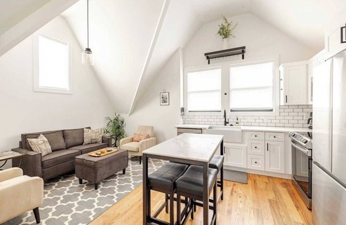 East End Cabaña | East Nashville New Guesthouse Walk to 5 Points!