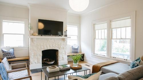 Eastwood Casa | East Nashville Retreat w Fireplace Backyard Firepit Outdoor Dining Minutes from Downtown Music Food Nightlife Chapel House by AvantStay
