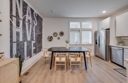 Cleveland Park Casa | East Nashville Townhome - 8 Minutes to Broadway!