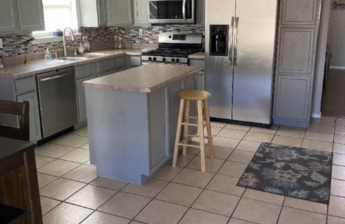 Biggs Field Casa | East Oasis Retreat Home 2 story, 4 bedroom, King size bed in Master bedroom 8KTV