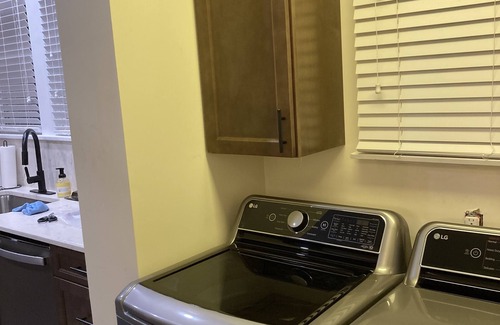 Forest Hills Casa | East of Pgh spacious house-2 brms+office-2ba-new kitchen-safe nbhd,off-st pkg