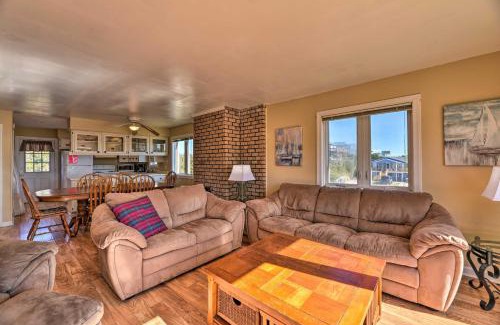 Emerald Isle Apartamento | East of the Sun Beachside Apartment with Deck!