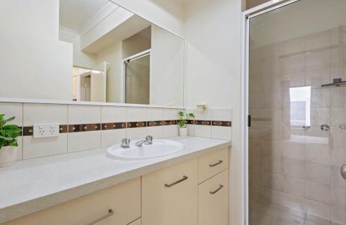 East Perth Apartamento | East Perth Apartment with Free Wi-Fi and Parking
