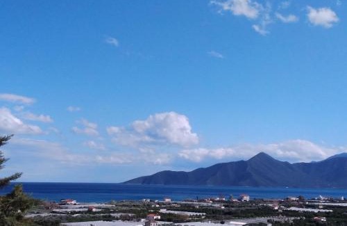 Livadi Apartamento | East Red Rock and View Leonidio maisonette studio