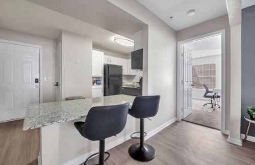 Pleasant Valley Apartamento | East Riverside Serenity: Spacious 4 BR/4 BA Haven