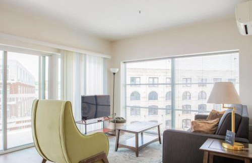 Lower East Side Apartamento | East Side 1BR Apt - Near Brady St and Fiserv with Balcony