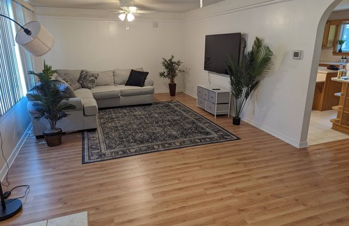 Terre Haute Casa | East side of town with HOT TUB - 2 king, 1 full