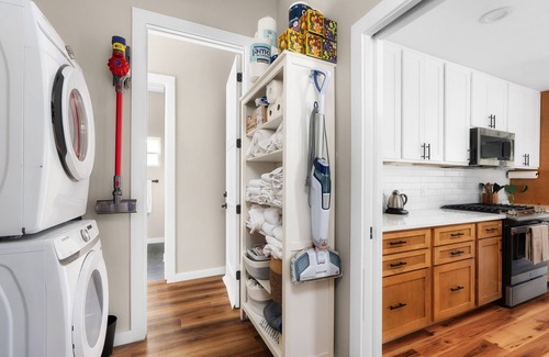 McKinley Heights Casa | East Side Sanctuary Hot Tub Sauna