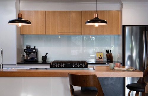 Daylesford Casa | East St Spa House-2 Bed, 2 bathroom, log fire, spa bath