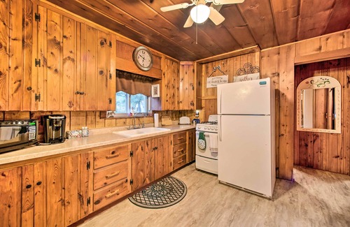 East Tawas Cabina | East Tawas Cabin w/ Deck, Backyard & Fire Pit!