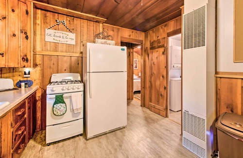 East Tawas Cabina | East Tawas Cabin w/ Deck, Backyard & Fire Pit!