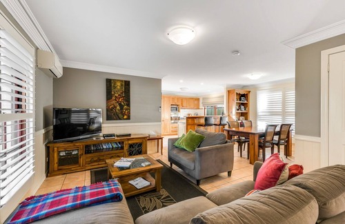 East Toowoomba Casa | East Toowoomba, sleeps 6, opposite Queens Park