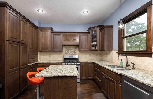 Davenport Casa | East Village Victorian Gem with River Views; walk to dining & shopping