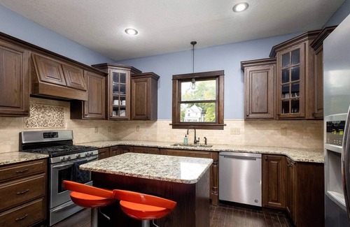 Davenport Casa | East Village Victorian Gem with River Views; walk to dining & shopping