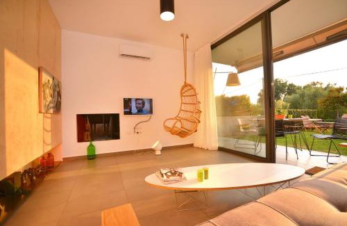 Diasella Casa | East-West
