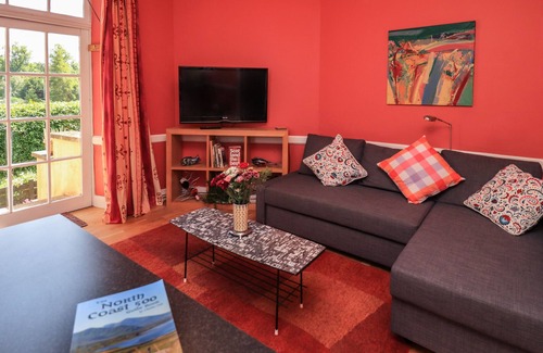 Strathpeffer Cabaña | EAST WING, romantic, character holiday cottage in Strathpeffer