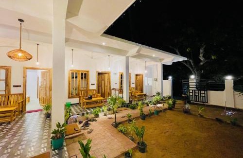 Pottuvil Division 2 Hotel | Eastern Bay