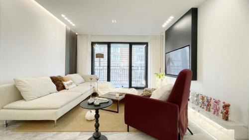 Jing'an Apartamento | Eastern Hub - French Window 3Bedroom 2Balcony near Heng Long Plaza People's Square West Nanjing Road