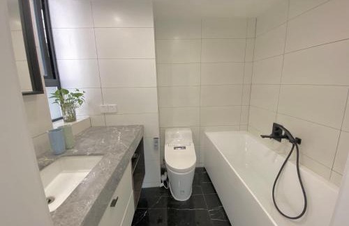 Jing'an Apartamento | Eastern Hub - French Window 3Bedroom 2Balcony near Heng Long Plaza People's Square West Nanjing Road