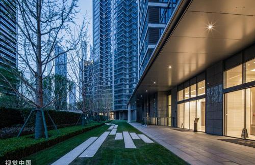 Jing'an Apartamento | Eastern Hub - Jing'an Temple Branch Art Spacious 3-Bedroom, Sunny House with 2 Balconies