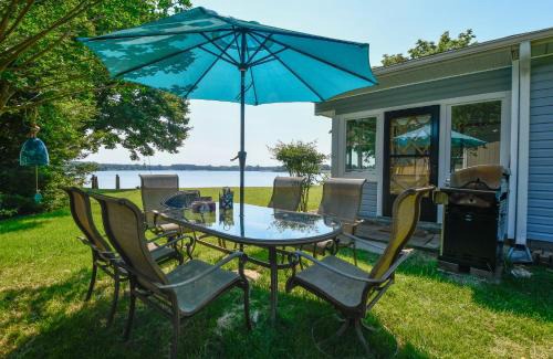 Mount Holly Casa | Easthaven Game Themed Waterfront Fun