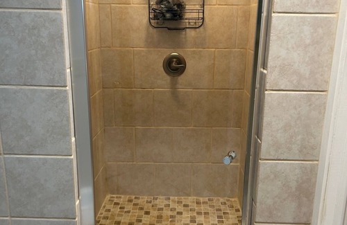 Easton Apartamento | EASTON Beautiful APT. 3bed3bathKitchinDining/living room-walk to all places