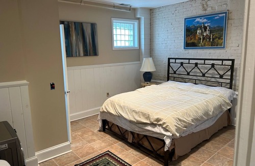 Easton Apartamento | EASTON Beautiful APT. 3bed3bathKitchinDining/living room-walk to all places