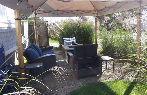 Easton's Point Casa | Easton's Beach House: Aire acondicionado central y pasos de la playa.