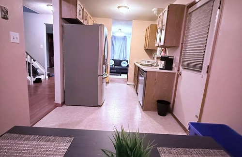 Belleville Casa | Eastside 3BR Gem Steps to Casino & IHop +100 Shops