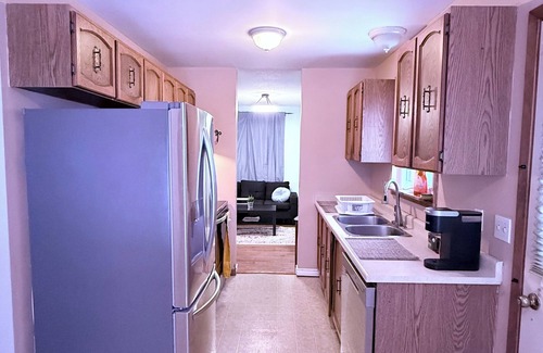 Belleville Casa | Eastside 3BR Gem Steps to Casino & IHop +100 Shops