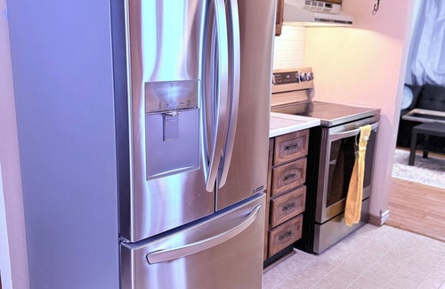 Belleville Casa | Eastside 3BR Gem Steps to Casino & IHop +100 Shops