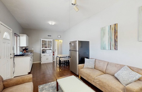 Tucson Casa | Eastside casita with free WiFi, central AC, private W/D, and kitchenette