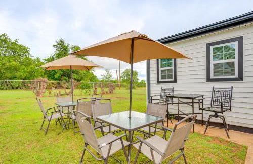 Central Oklahoma City Casa | Eastside OKC Hideaway Yard, 1 Mi to State Capitol