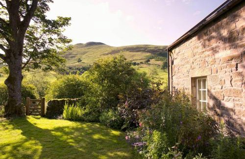 Penicuik Casa | Eastside Steading - Family barn in the Pentland Hills, Edinburgh