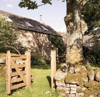 Penicuik Casa | Eastside Steading - Family barn in the Pentland Hills, Edinburgh