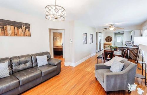 East Hill Casa | Eastside Vibe - BIG & Central