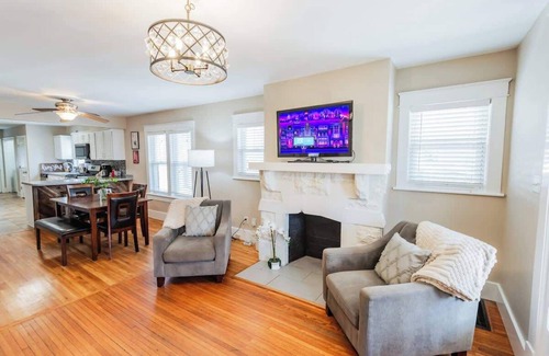 East Hill Casa | Eastside Vibe - BIG & Central