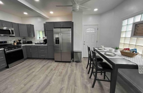 Lincoln-Lemington-Belmar Casa | Eastside vibes ~ Roomy. Peaceful. Charming. Free parking, 3 BR, 2 bath, Sleeps 6