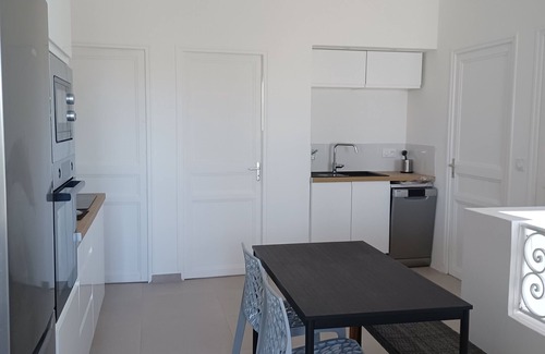 Toulon Apartamento | EastToulon 1rst independent floor of a villa, 3 rooms 70 m², balconies, terrace
