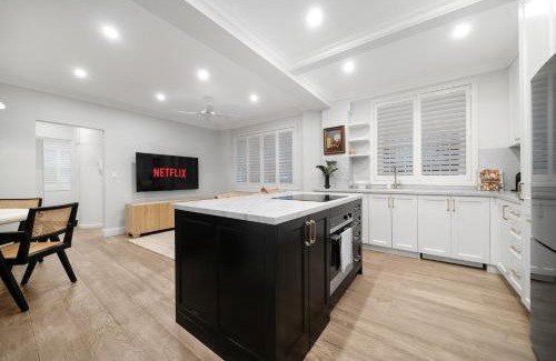 Rose Bay Apartamento | Easy Access 2BR Flat with Parking in Rose Bay