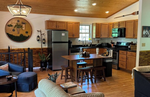 Cullowhee Casa | Easy access 3 bd 3 ba riverside retreat just 5 mins from WCU campus! Ping pong!
