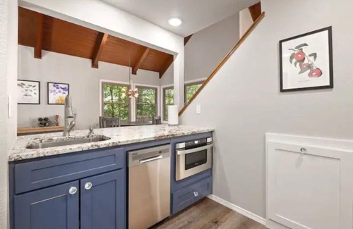 Bella Vista Casa | Easy access to bike, hike, golf or paddle from this Bella Vista retreat!
