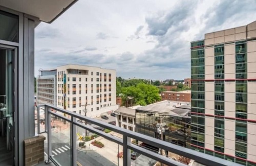 Woodmont Triangle Apartamento | Easy Access to I-270| Close to Bethesda Central Farm Market |by GLS
