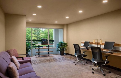 Lake Forest Casa | Easy access to Portland attractions