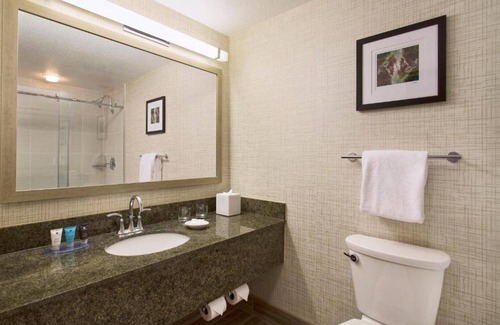 Lake Forest Casa | Easy access to Portland attractions