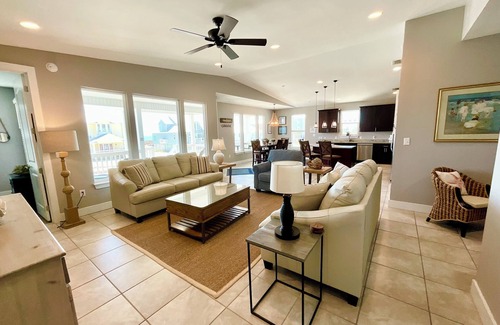 Morgantown Casa | Easy beach access, pools, tennis/pickleball