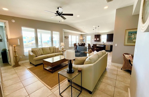 Morgantown Casa | Easy beach access, pools, tennis/pickleball