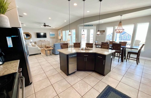 Morgantown Casa | Easy beach access, pools, tennis/pickleball
