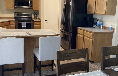 Lake Havasu City Casa | Easy boat parking access, new furniture, beautiful clean new pool and spa