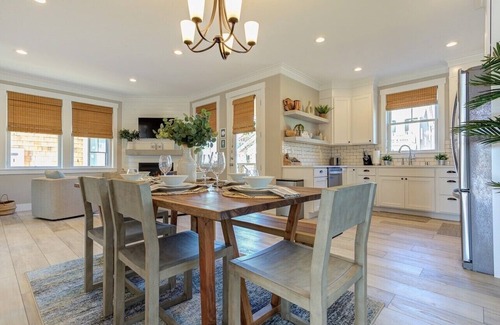 Pacific Beach Casa | EASY BREEZY Cottage Seabrook WA! Dog friendly w/ Hot Tub